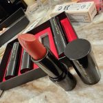 ชุดลิปสติก Daiso 4 ชิ้น แมตต์กำมะหยี่ ติดทน ชุ่มชื้น ราคาสุดคุ้มสำหรับสาวๆ ที่รักเมคอัพ