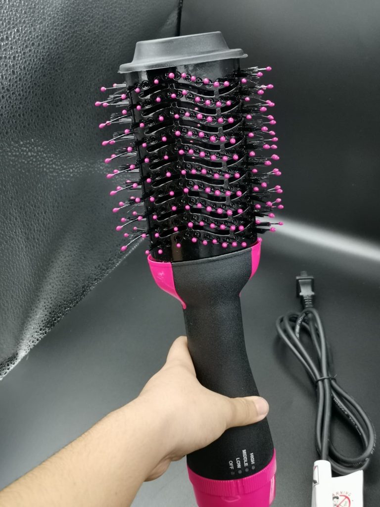 หวีไดร์ OAKSHOP PAE-303 1000W สีดำวางบนโต๊ะ ดูเซรามิคไอออนนุ่ม