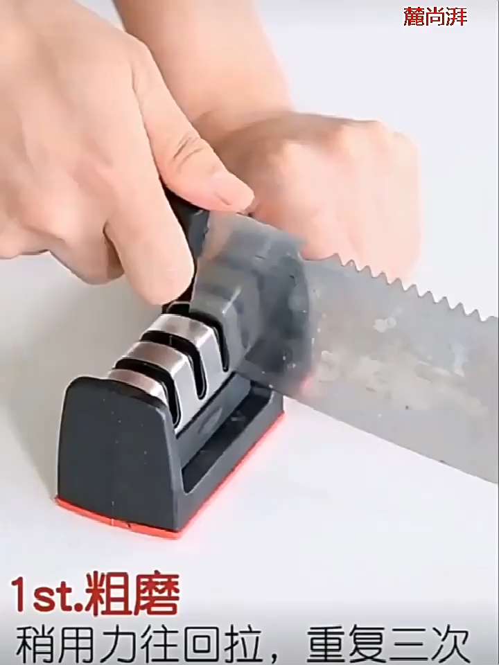 ที่ลับมีด 3in1 สแตนเลสแบบถอดล้างได้ ฐานกันลื่น ด้ามจับถนัดมือ ลับคมมีดและกรรไกรใน 5 วินาที วางบนโต๊ะไม้พร้อมมีดสแตนเลส